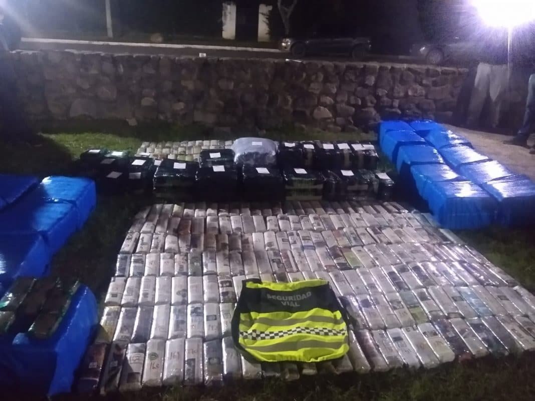 Abandonan Una Camioneta Con Más De 900 Kilos De Hojas De Coca - La Hora ...